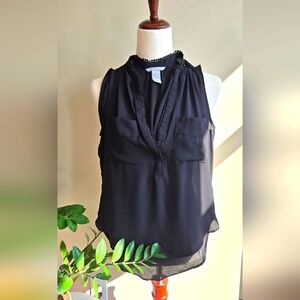 H&M Sleeveless Blouse – Chic Simplicity